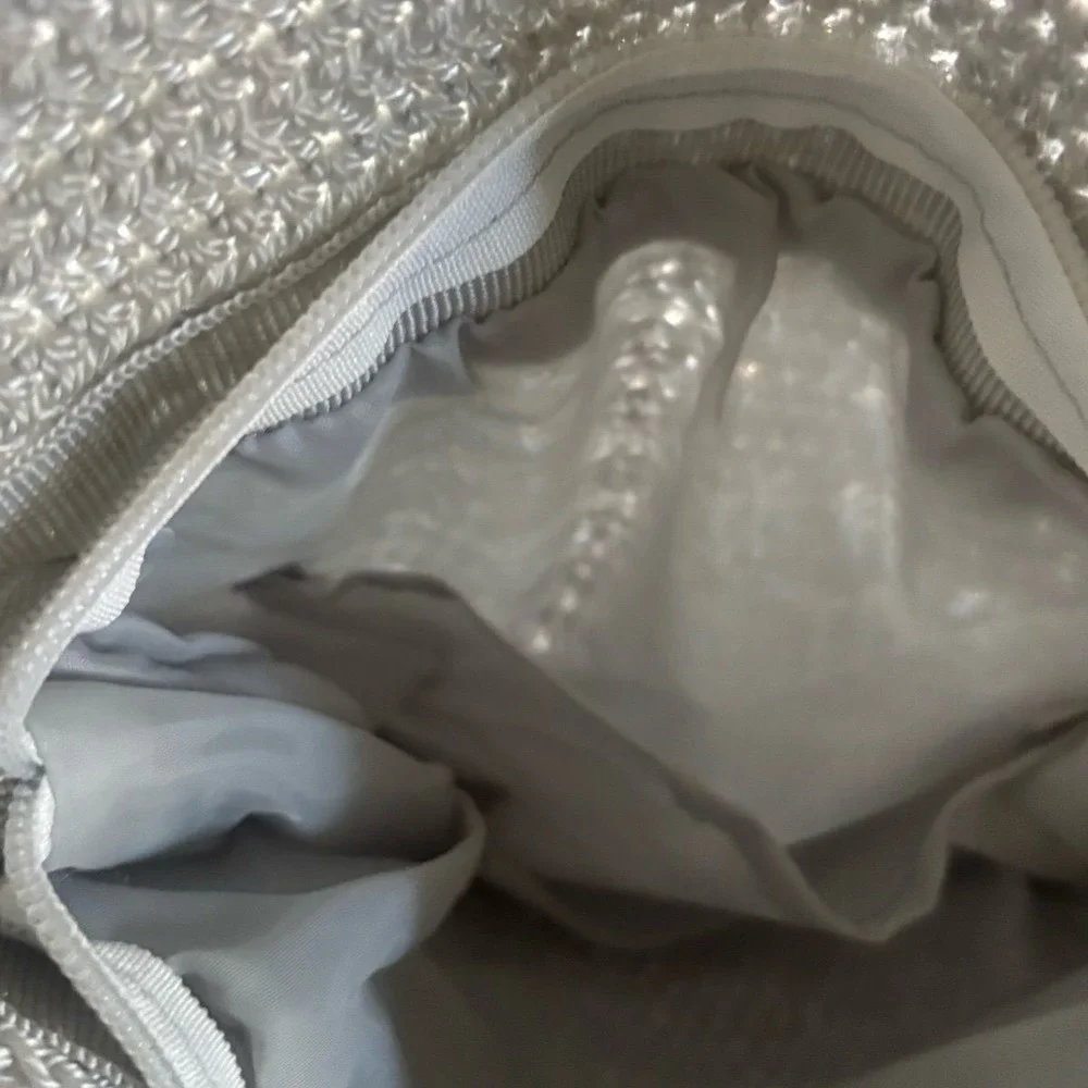 Carlo D'Santi Knit Grey Silver Crossbody Bag Purse‎